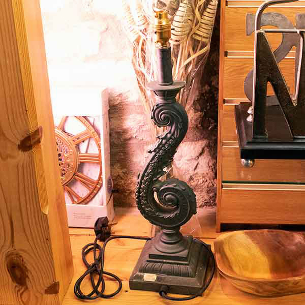 Ornate-metal-swirl-lamp-stand