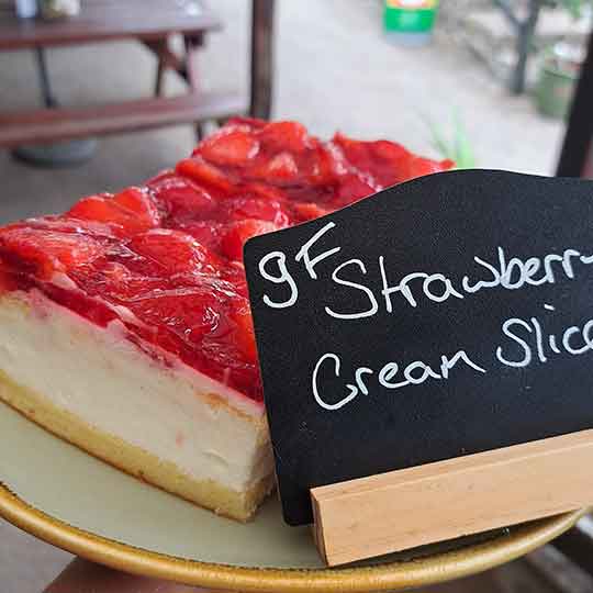 GF-strawberry-cream-slice