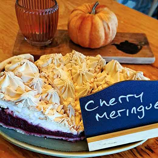 Cherry-meringue