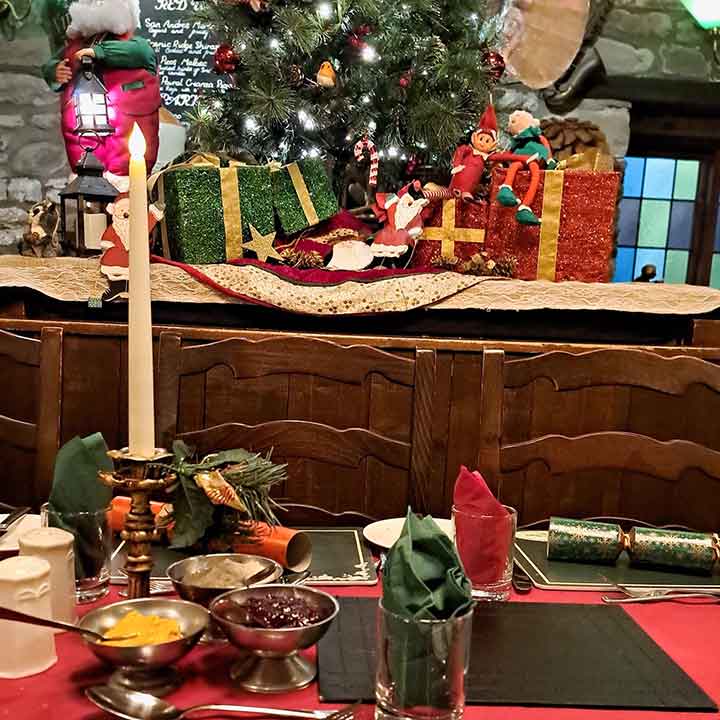 Christmas-table-setting