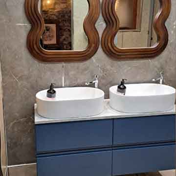 Ladies-loos-mirrsors