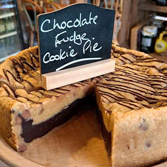 Chocolate-fudge-cookie-pie